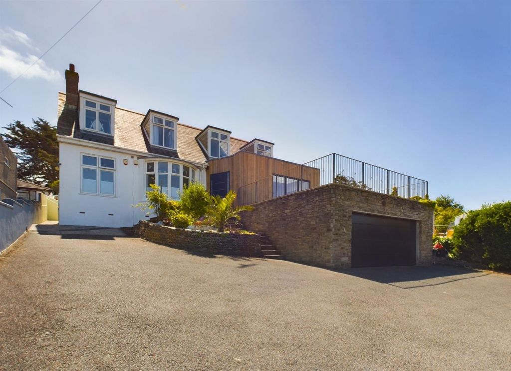Property photo 1 of 44 Stones Throw
