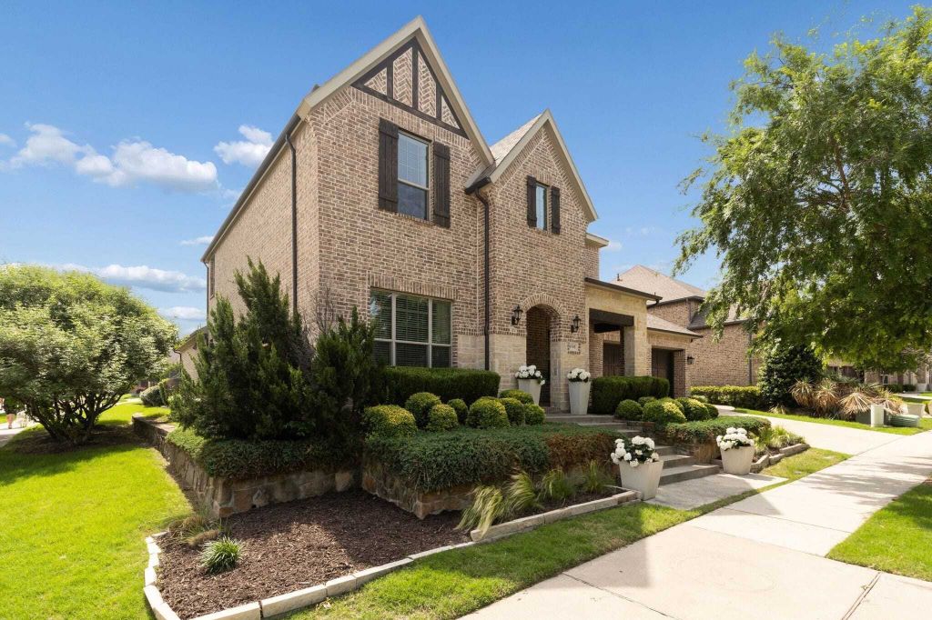 Property photo 1 of 31