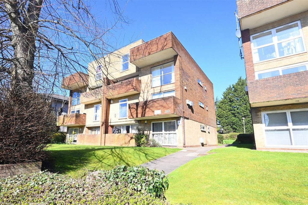 Property photo 1 of 18 18 Griffin House.Jpg