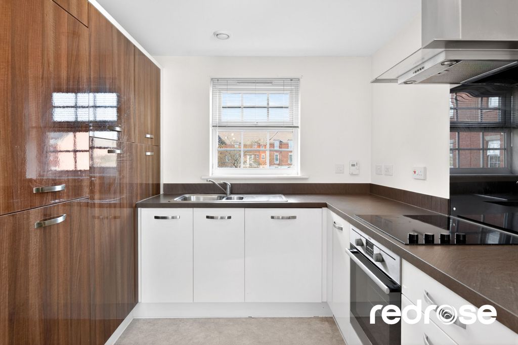 Property photo 3 of 14 164 Guernsey Ave-16