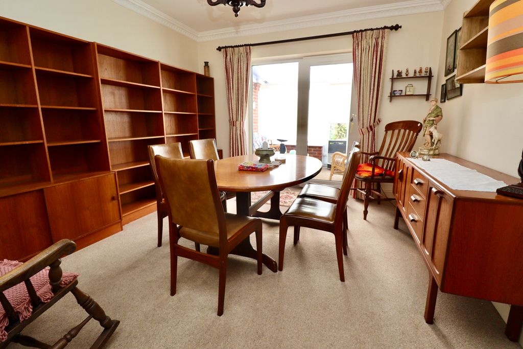 Property photo 3 of 17 Img_1078