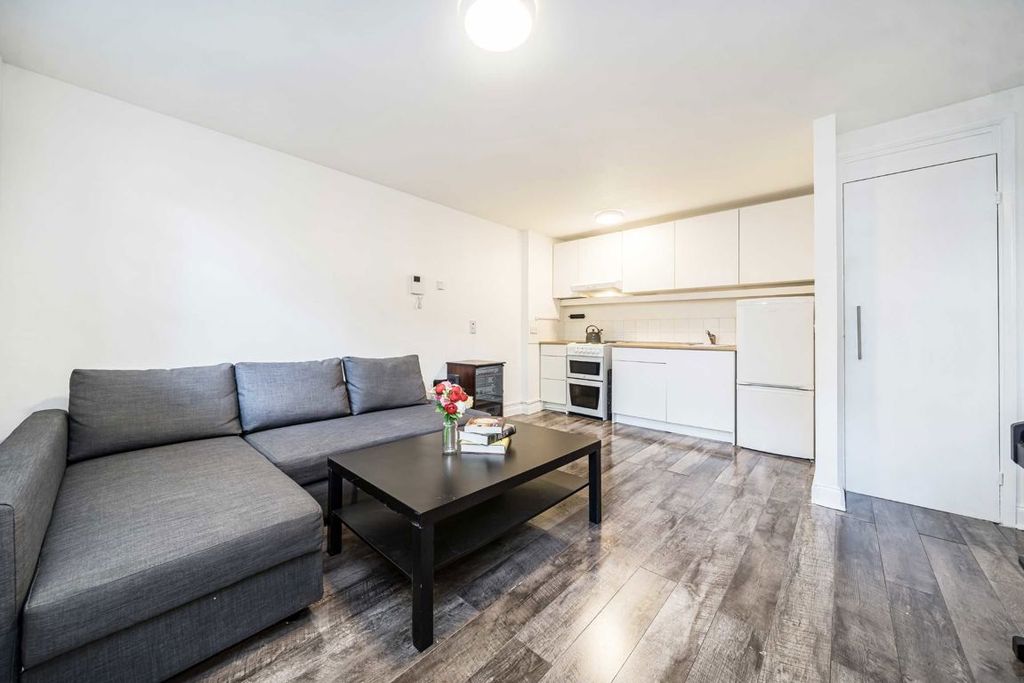 Property photo 3 of 6