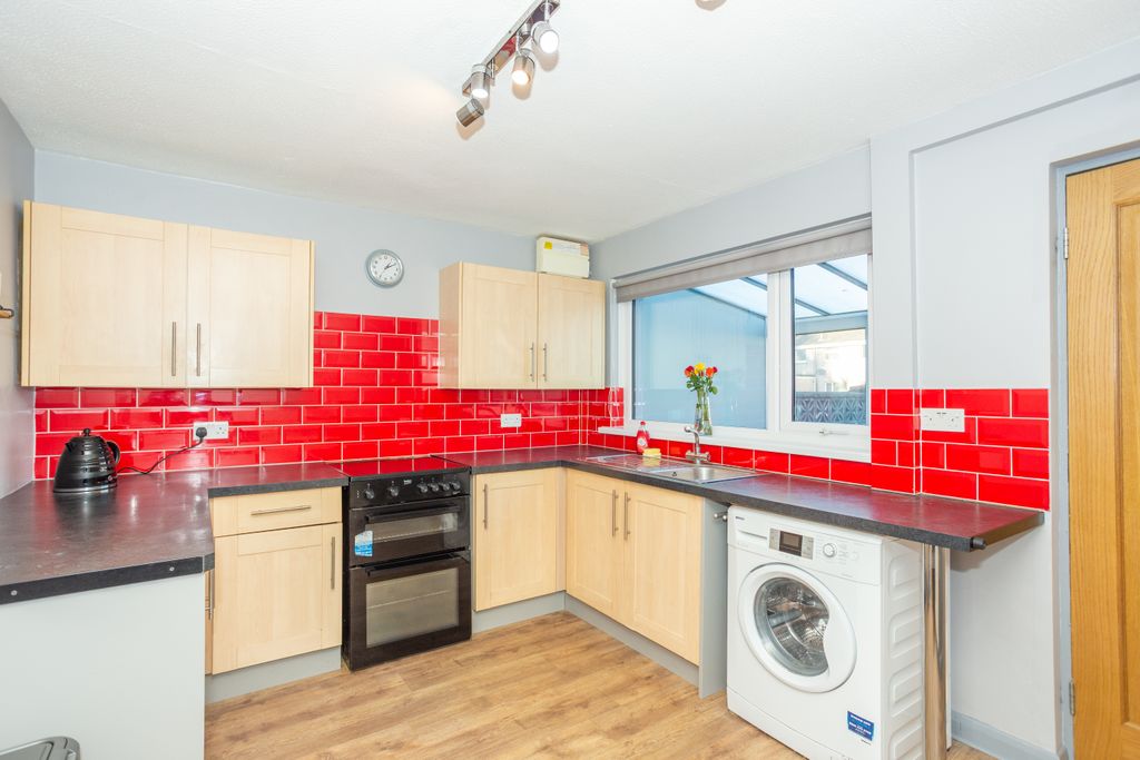 Property photo 2 of 28 Kitchen