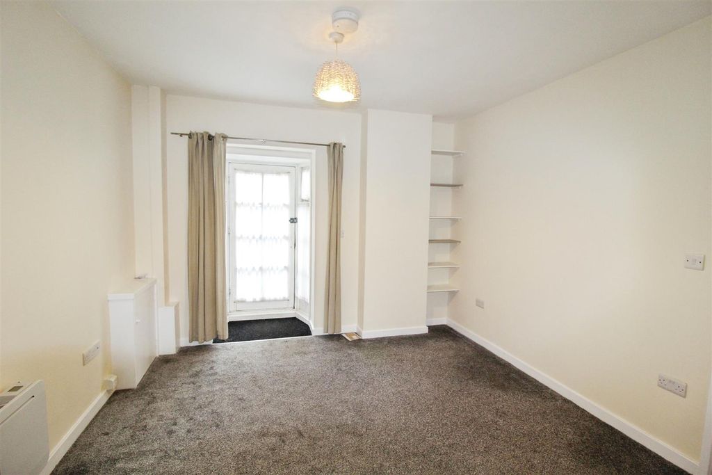 Property photo 2 of 10 Lounge