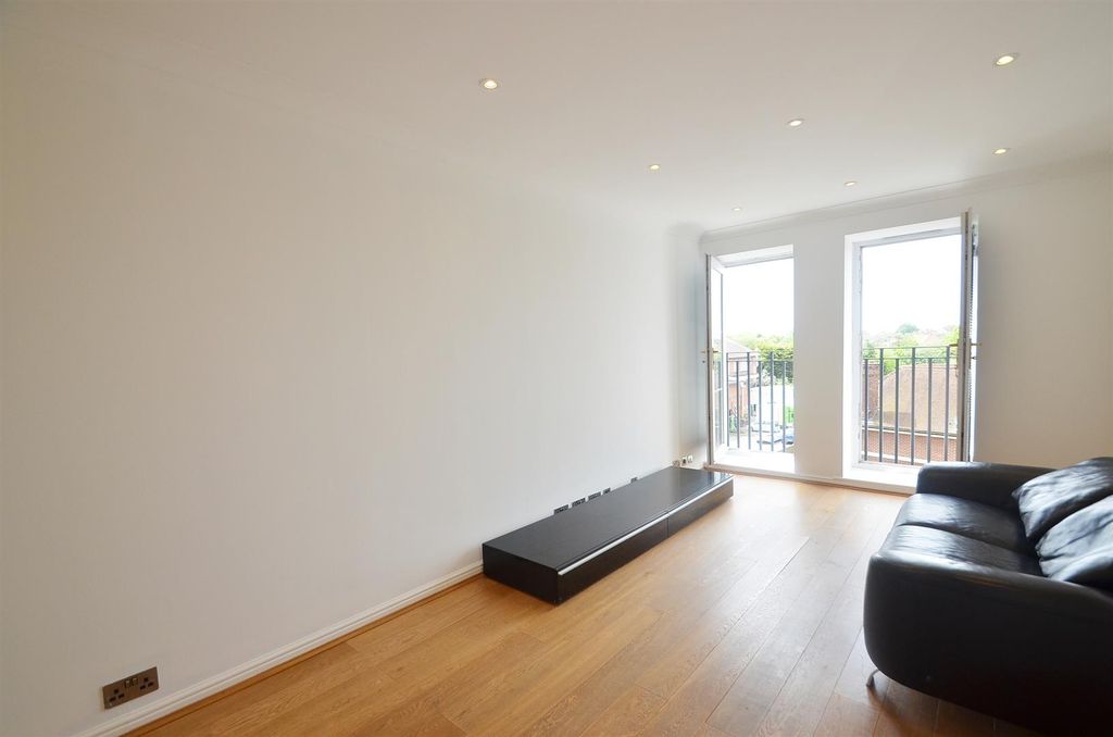 Property photo 2 of 10 Kings Lodge Lounge.Jpg