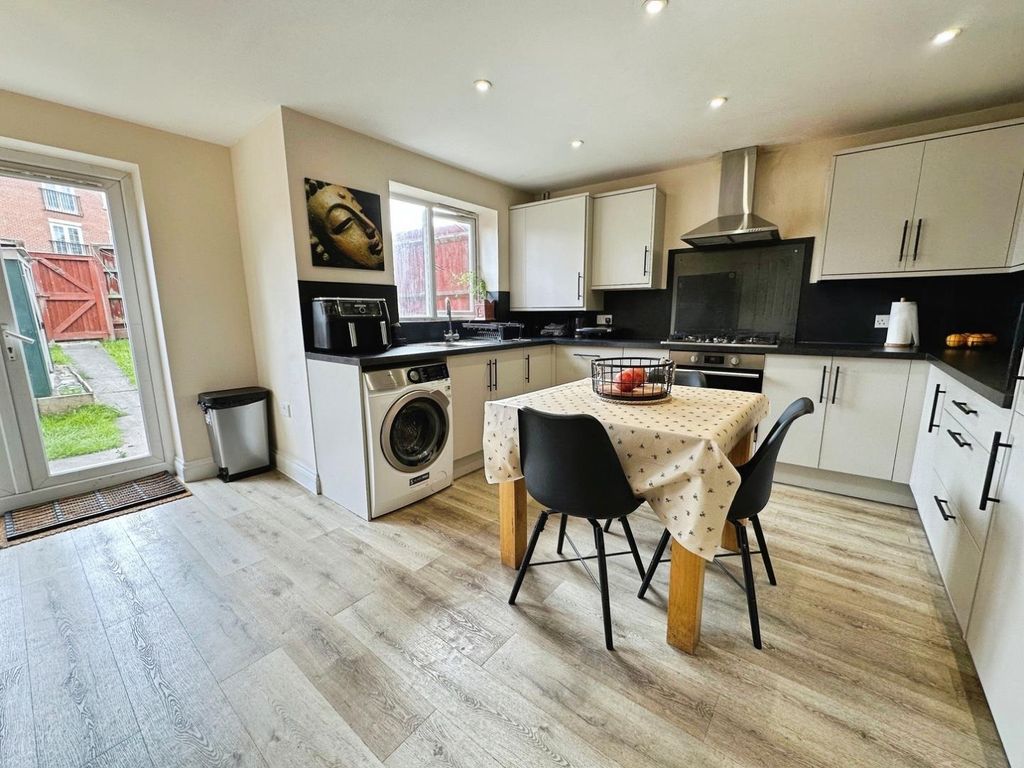 Property photo 2 of 16 Kitchen/Diner