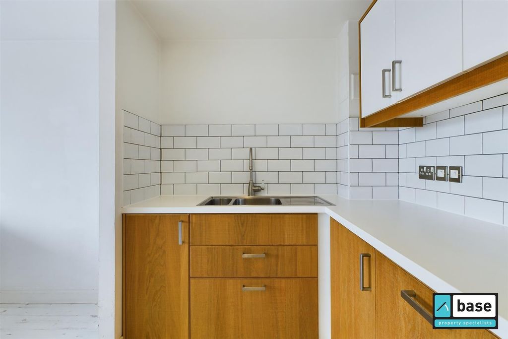 Property photo 3 of 15 Kitchen