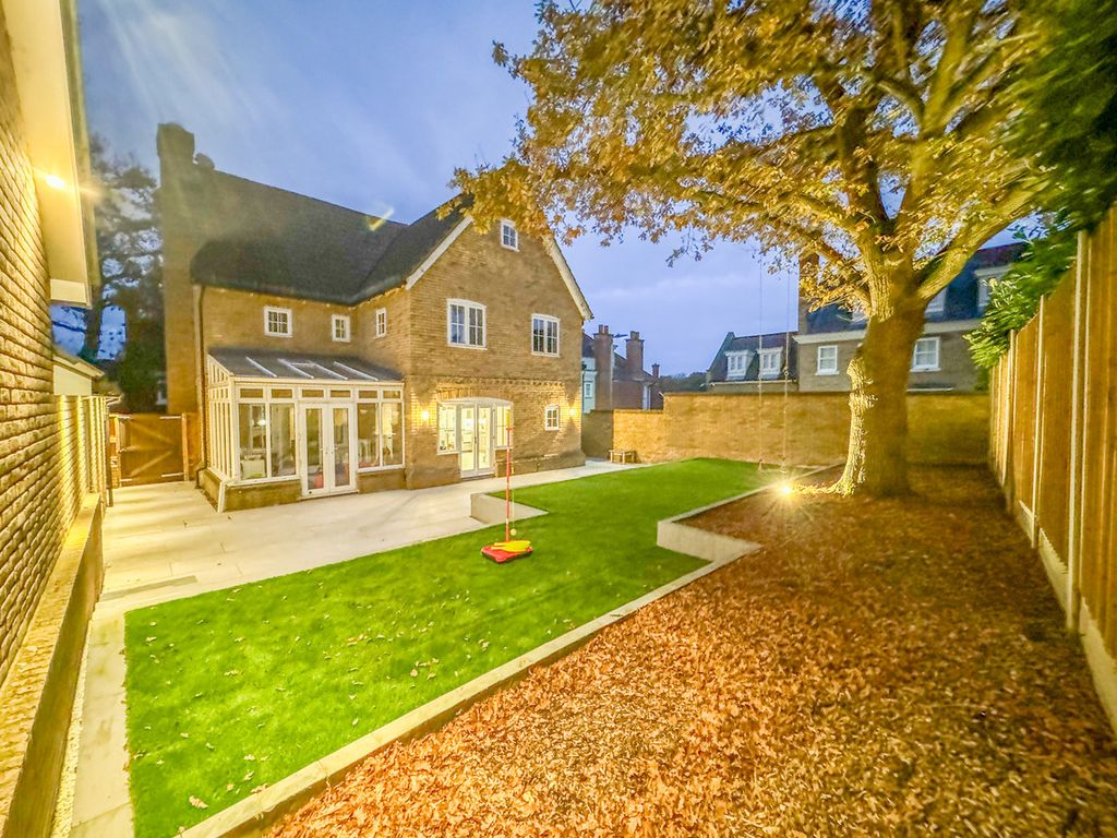 Property photo 2 of 23