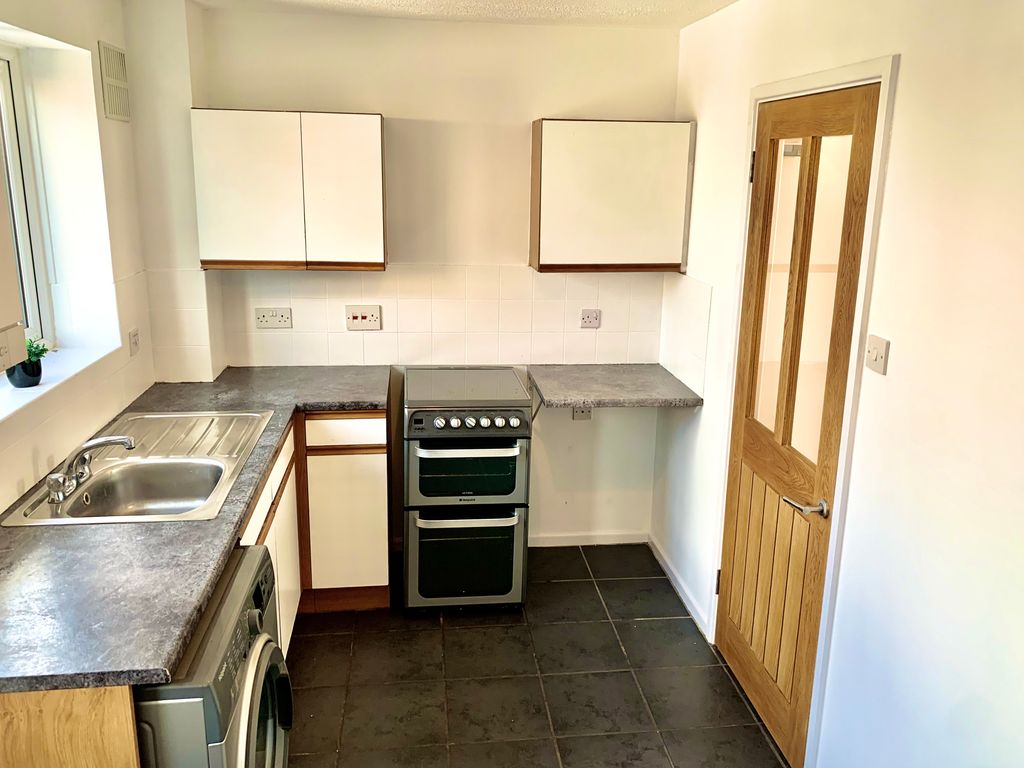 Property photo 3 of 9 Kitchen