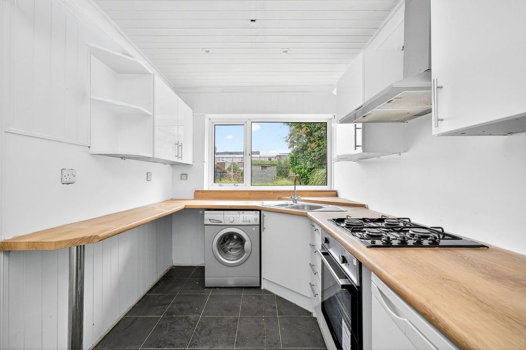 Property photo 3 of 35 Kitchen