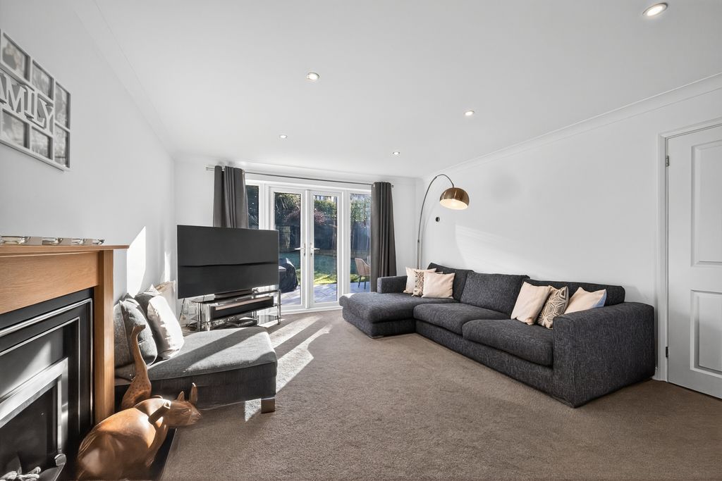 Property photo 3 of 18