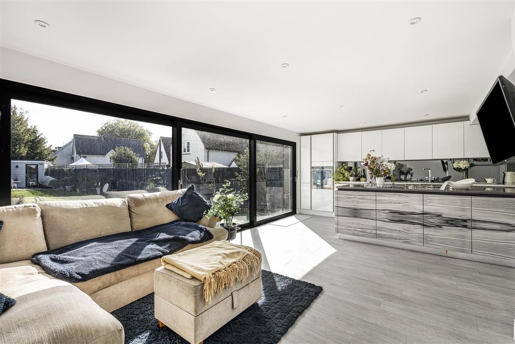 Property photo 2 of 24 17_64430.Jpg