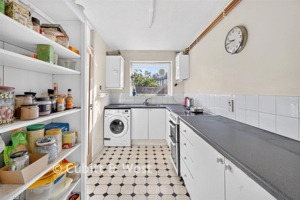 Property photo 3 of 14 Kitchen