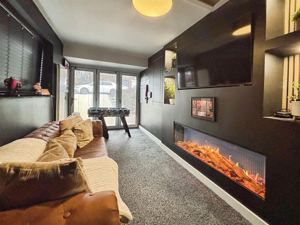 Property photo 3 of 21 Sitting Room