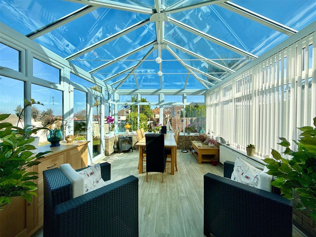 Property photo 2 of 23 Conservatory.Jpg