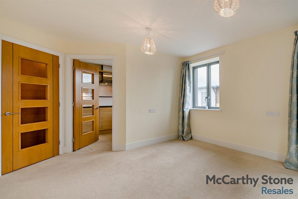 Property photo 2 of 14 8663829-Interior10-800.Jpg