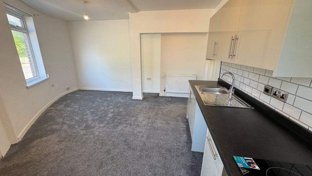 Property photo 3 of 6 Lounge Kitchen Area