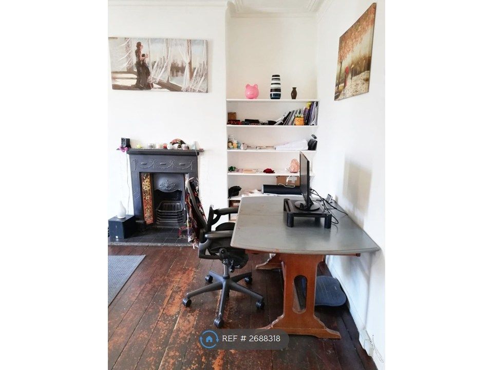 Property photo 2 of 12 Front Room/Lounge