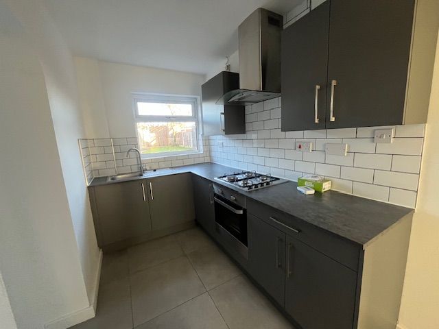 Property photo 3 of 9 Kitchen