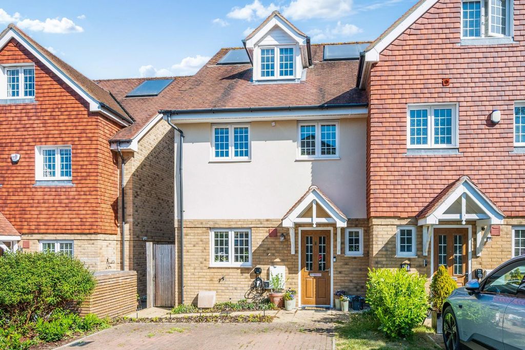 Property photo 1 of 20 South Tadworth Farm Close,