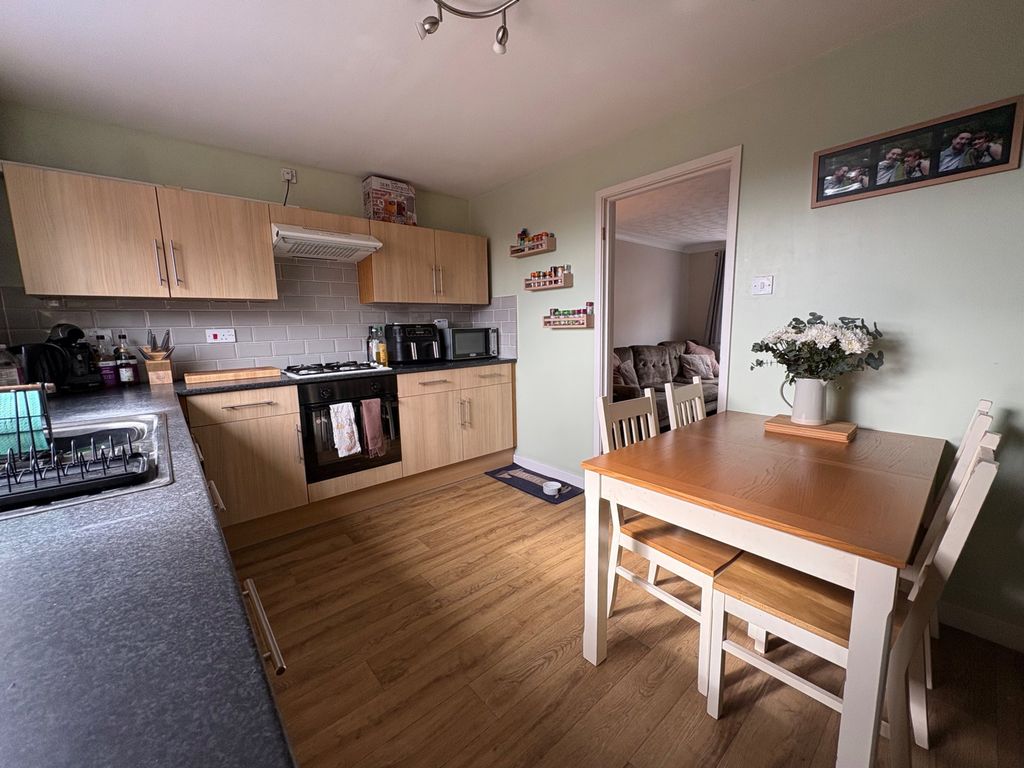 Property photo 3 of 32