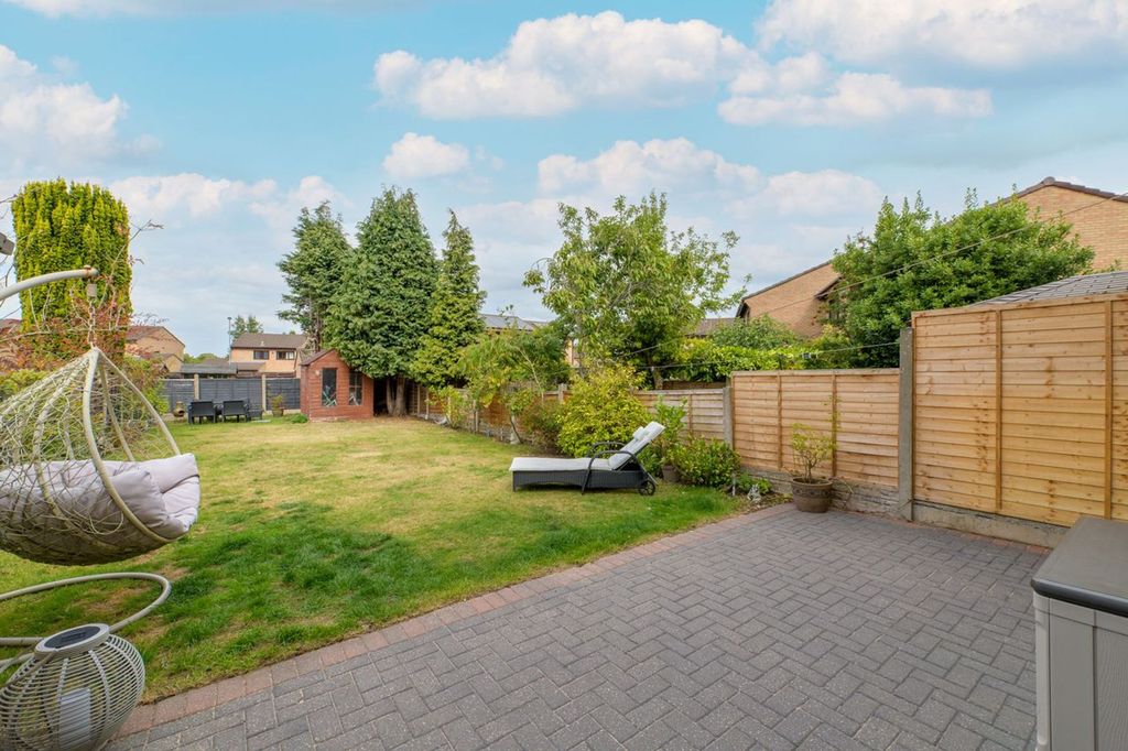 Property photo 3 of 15 Garden