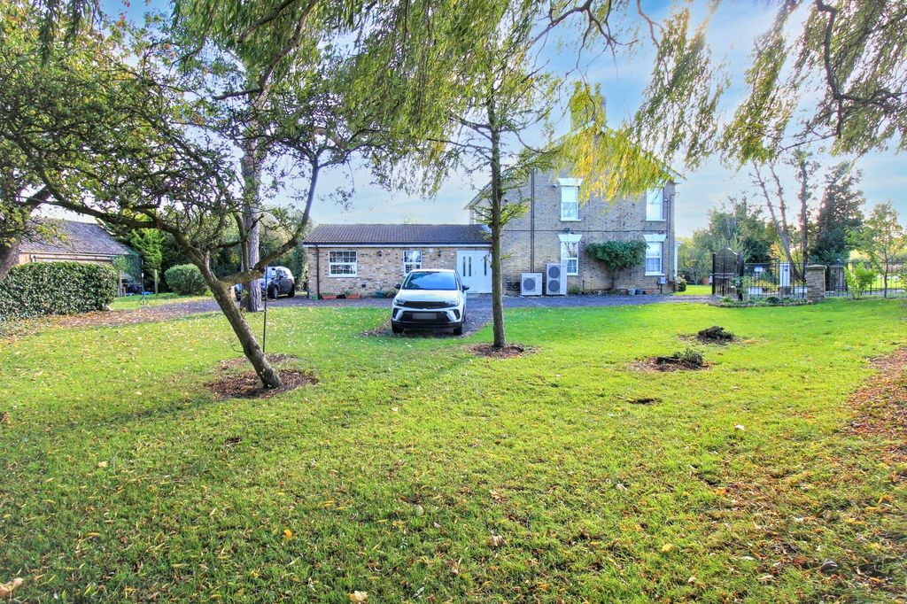 Property photo 3 of 24