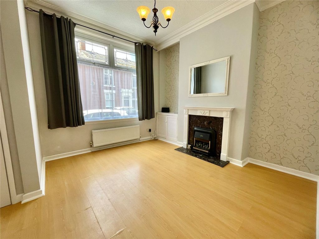 Property photo 3 of 10 Lounge