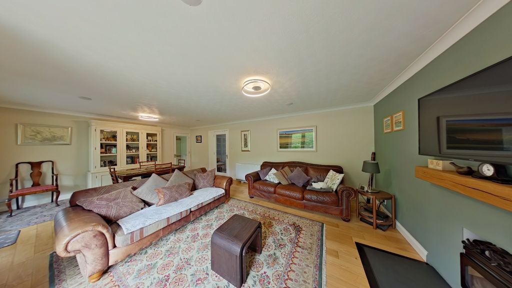 Property photo 3 of 21