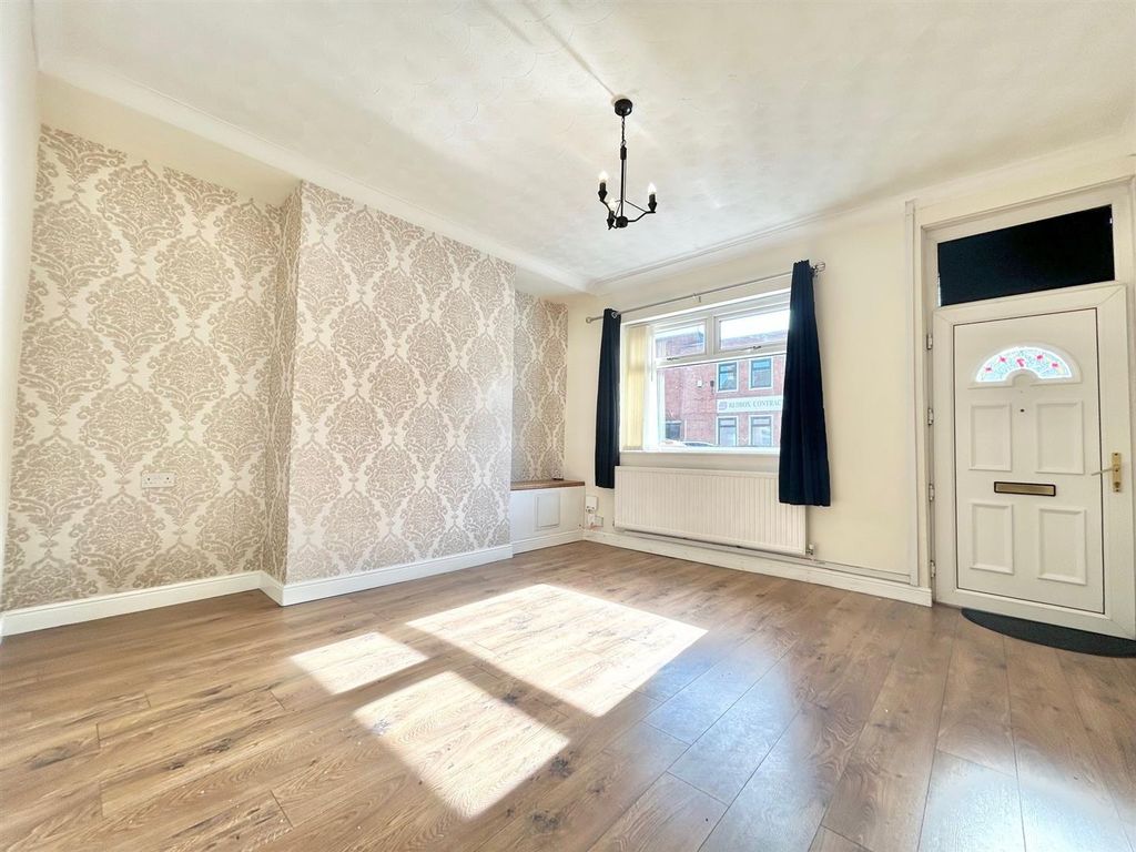 Property photo 2 of 9 Lounge.Jpg