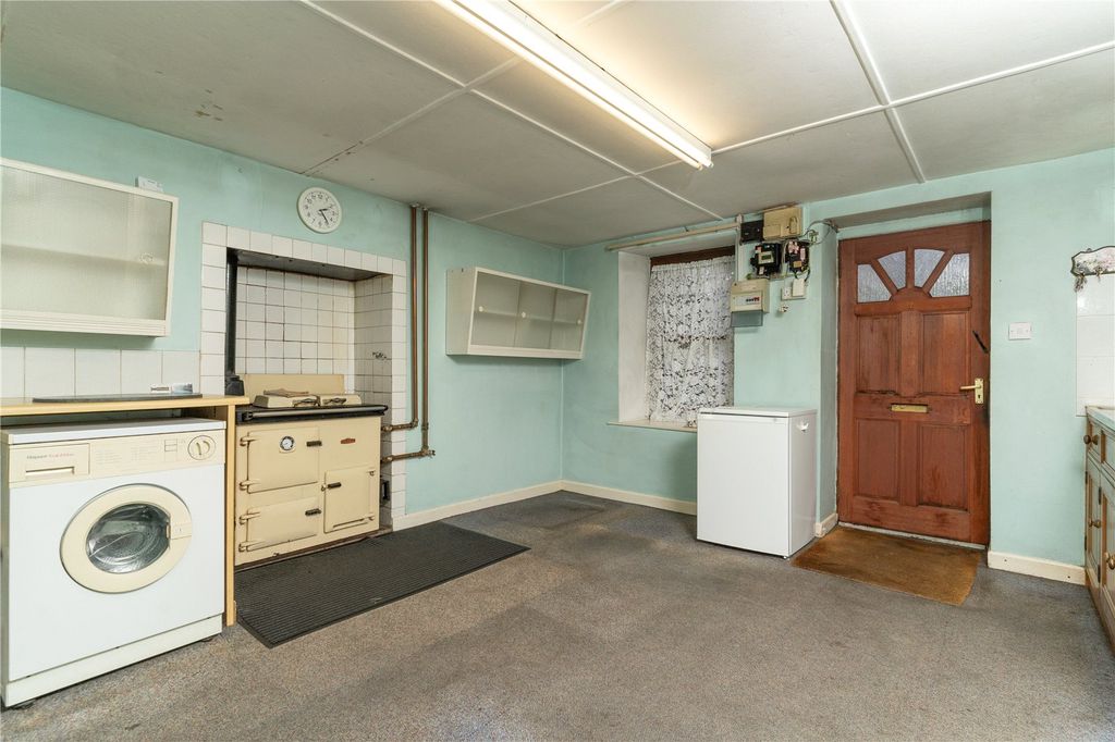 Property photo 2 of 14 Picture No. 12