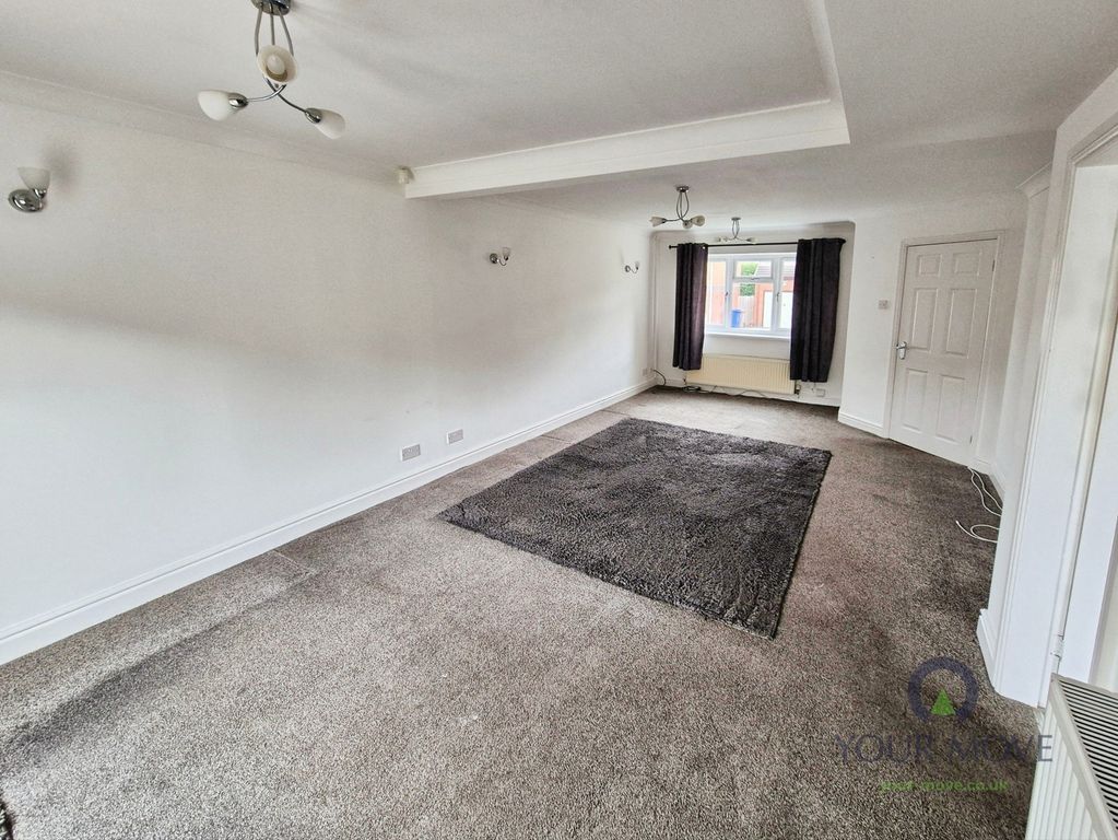 Property photo 3 of 12 Lounge