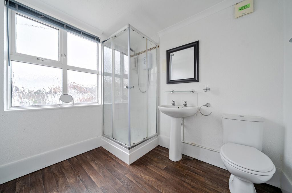 Property photo 3 of 6 Bathroom