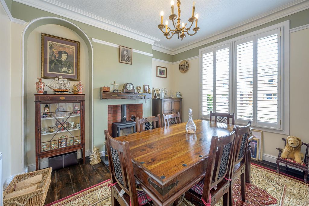 Property photo 3 of 28