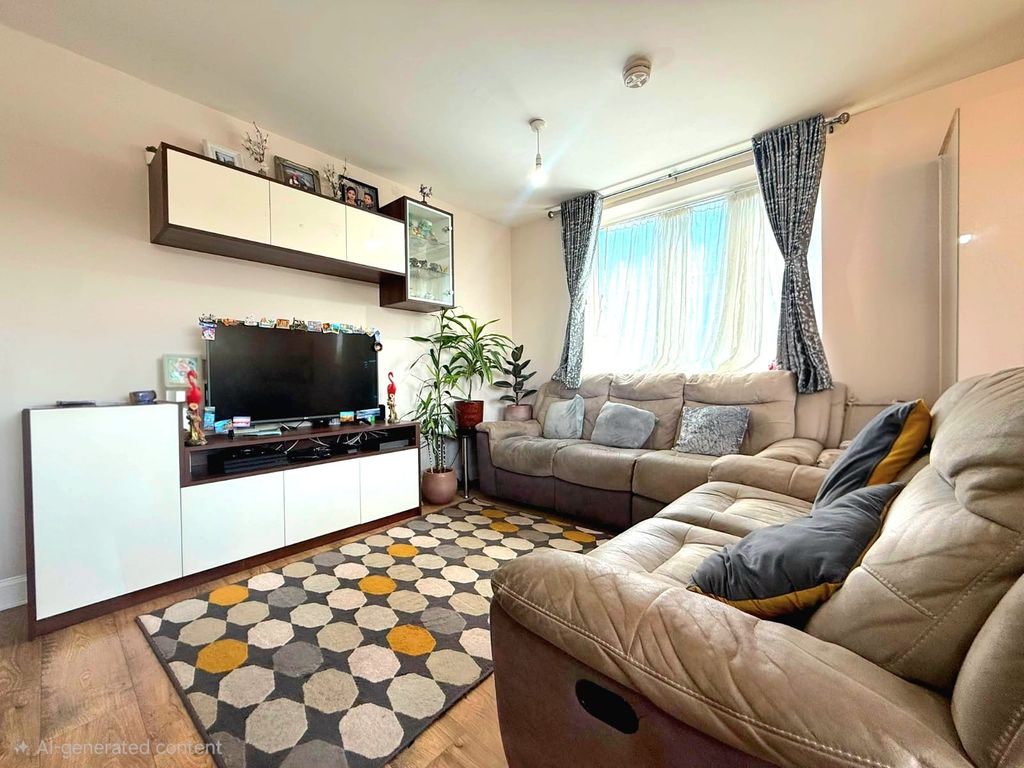 Property photo 2 of 7 9