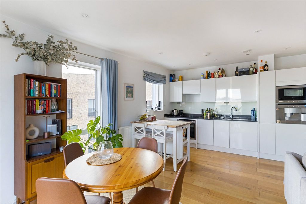 Property photo 3 of 14 Reception/Kitchen