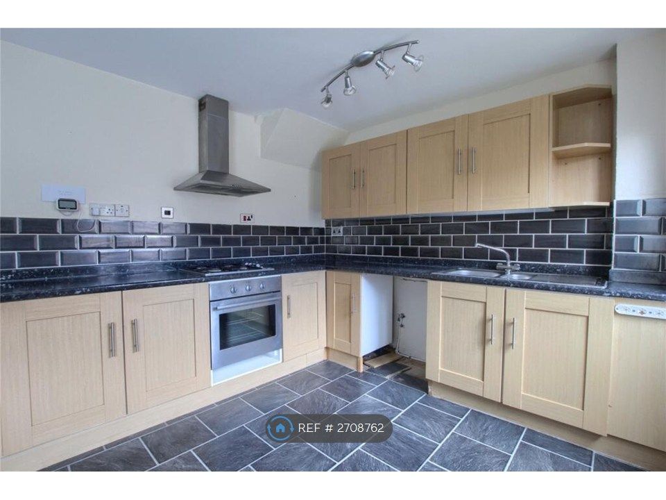 Property photo 3 of 9 Kitchen