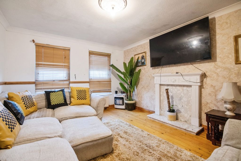 Property photo 2 of 17 Pbox-Img.Jpg