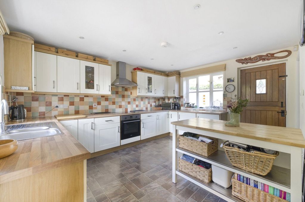 Property photo 2 of 18 Picture No. 12