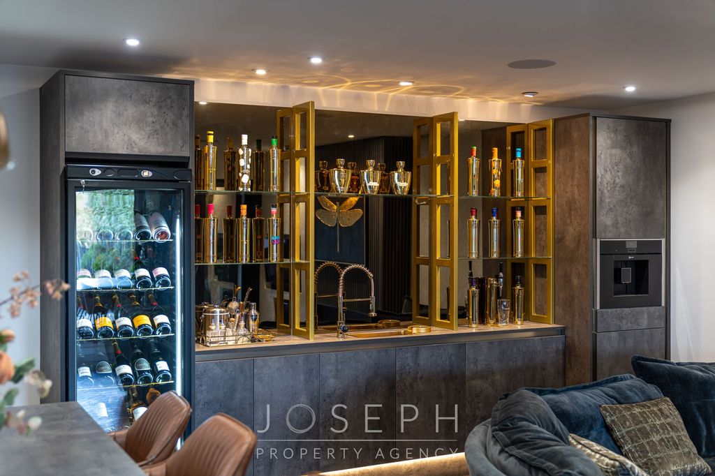 Property photo 3 of 32