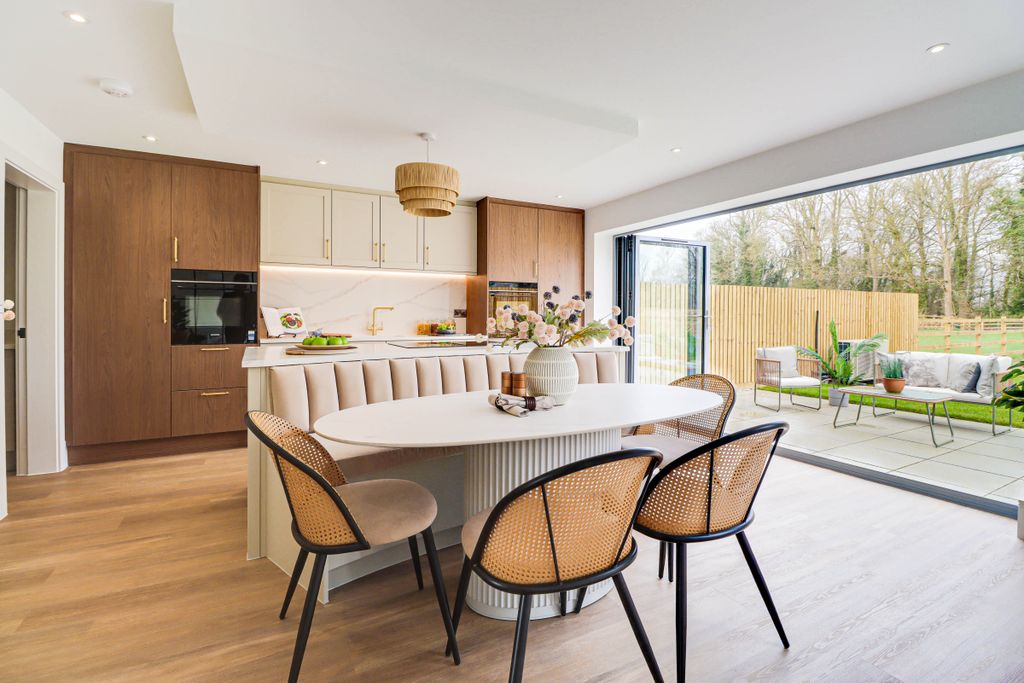 Property photo 1 of 19 Kitchen