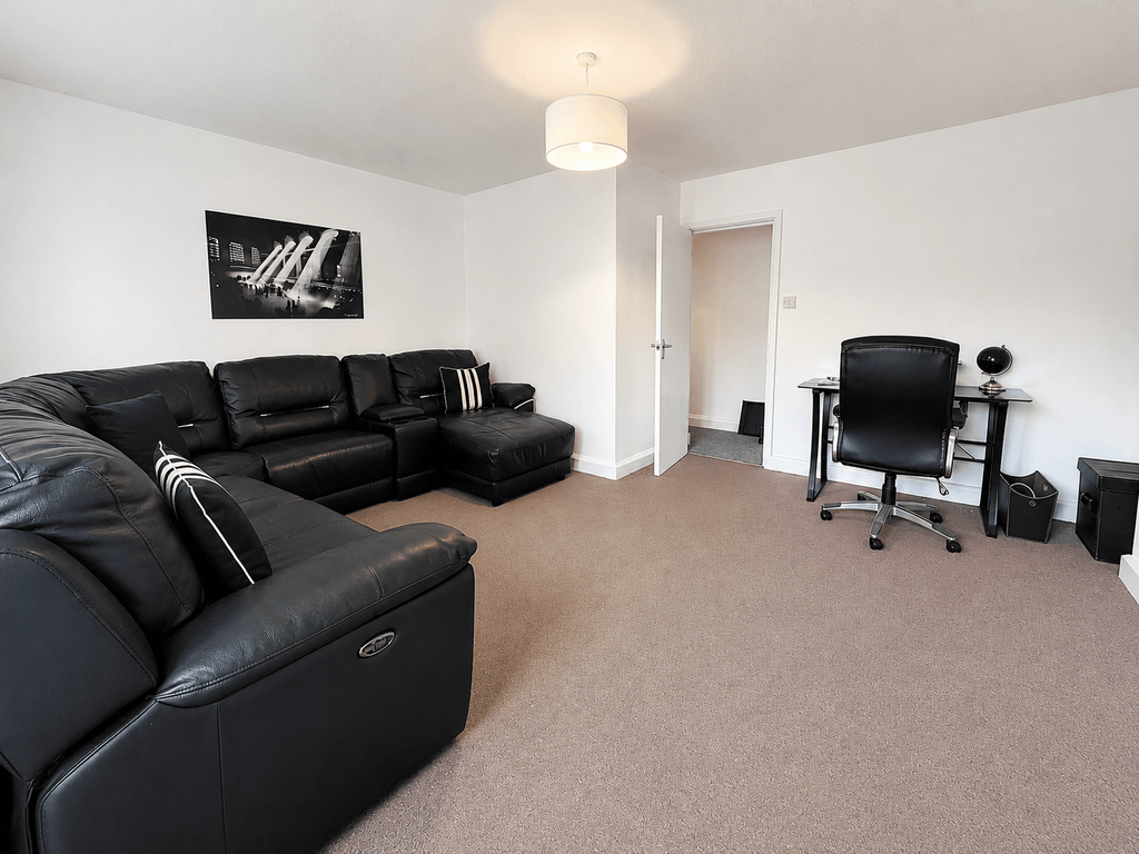 Property photo 3 of 13 Lounge Image 2