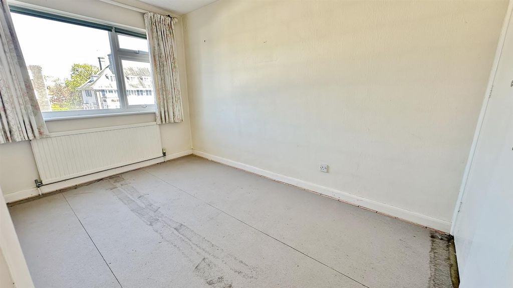 Additional image 9 of 2 bed flat for saleQueens Road, Frinton-On-Sea CO13