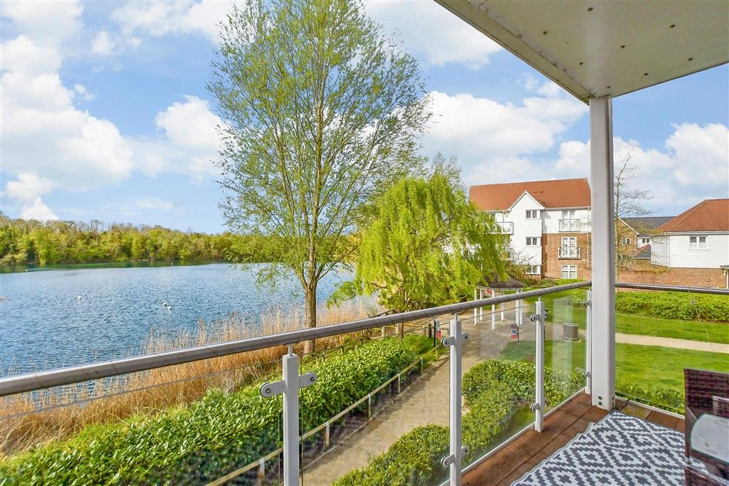 Property photo 3 of 11 Balcony / Terrace