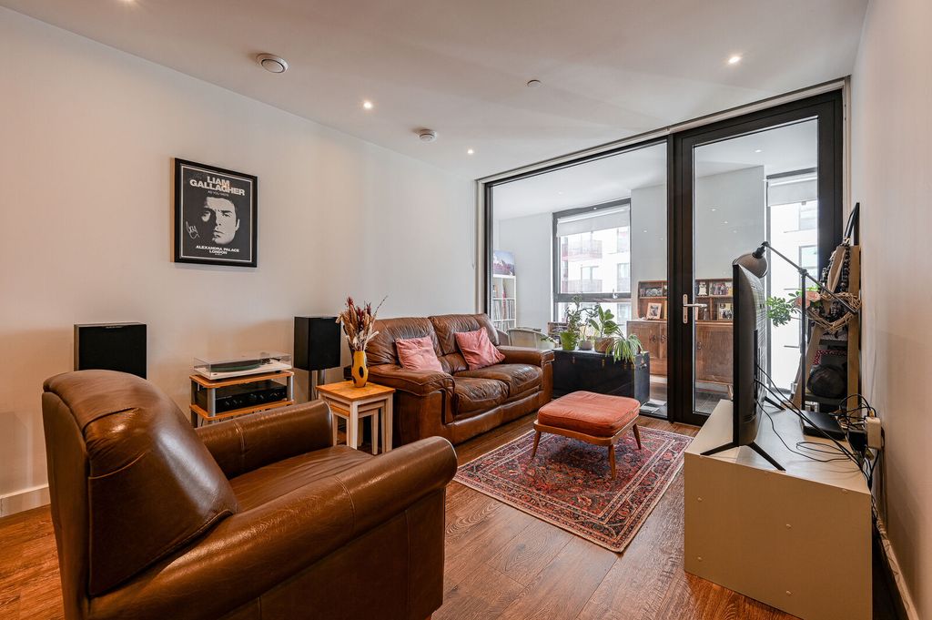 Property photo 2 of 19