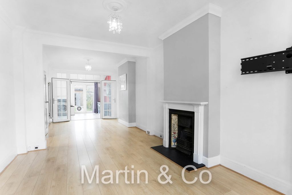 Property photo 2 of 20 1552118070 - 33 Taunton Close, Sm3 - 8