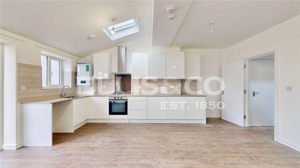 Property photo 3 of 32 Picture No. 23