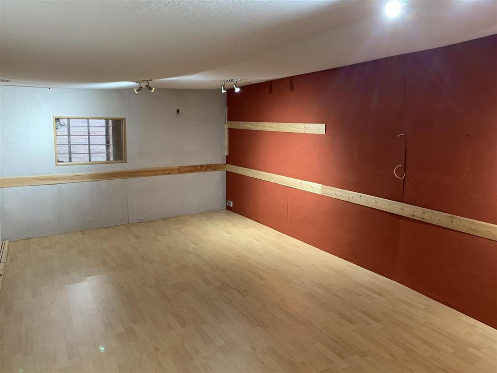 Property photo 2 of 11 1Bdarnleyrd_Unit5 (4).Jpg