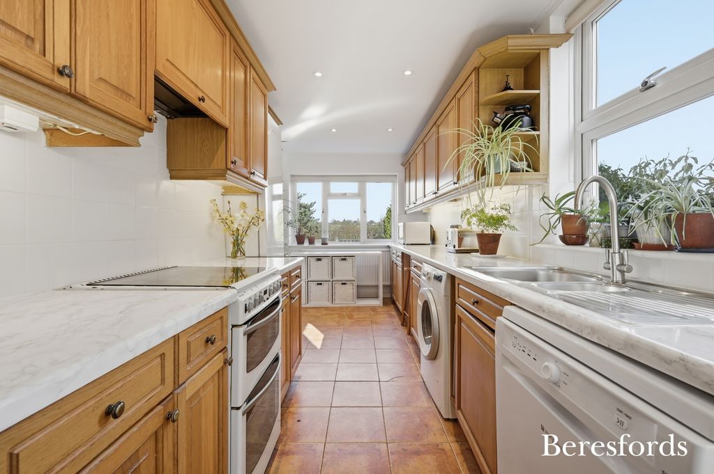 Property photo 2 of 28 Picture No. 81