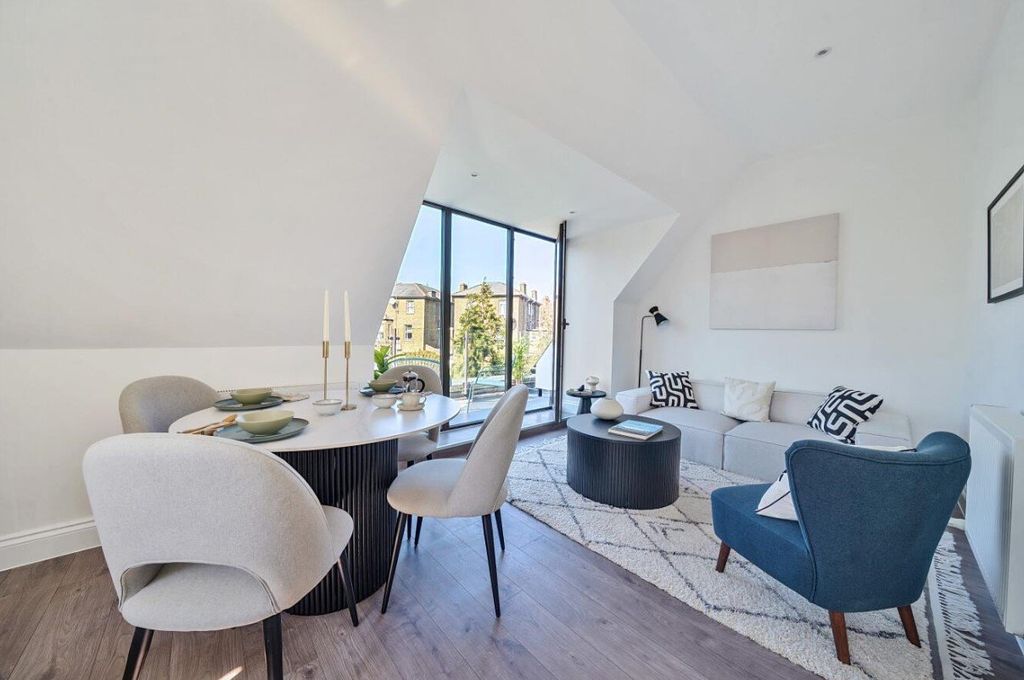 Property photo 1 of 9 Picture No. 11